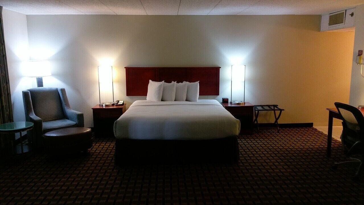 C3 Hotel And Convention Center Хастингс Экстерьер фото
