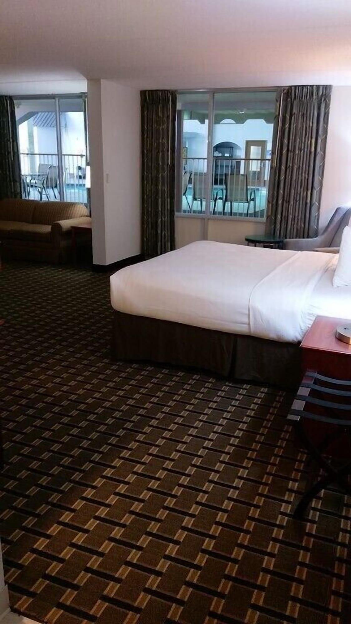 C3 Hotel And Convention Center Хастингс Экстерьер фото