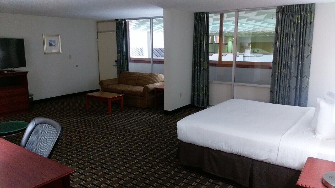 C3 Hotel And Convention Center Хастингс Экстерьер фото