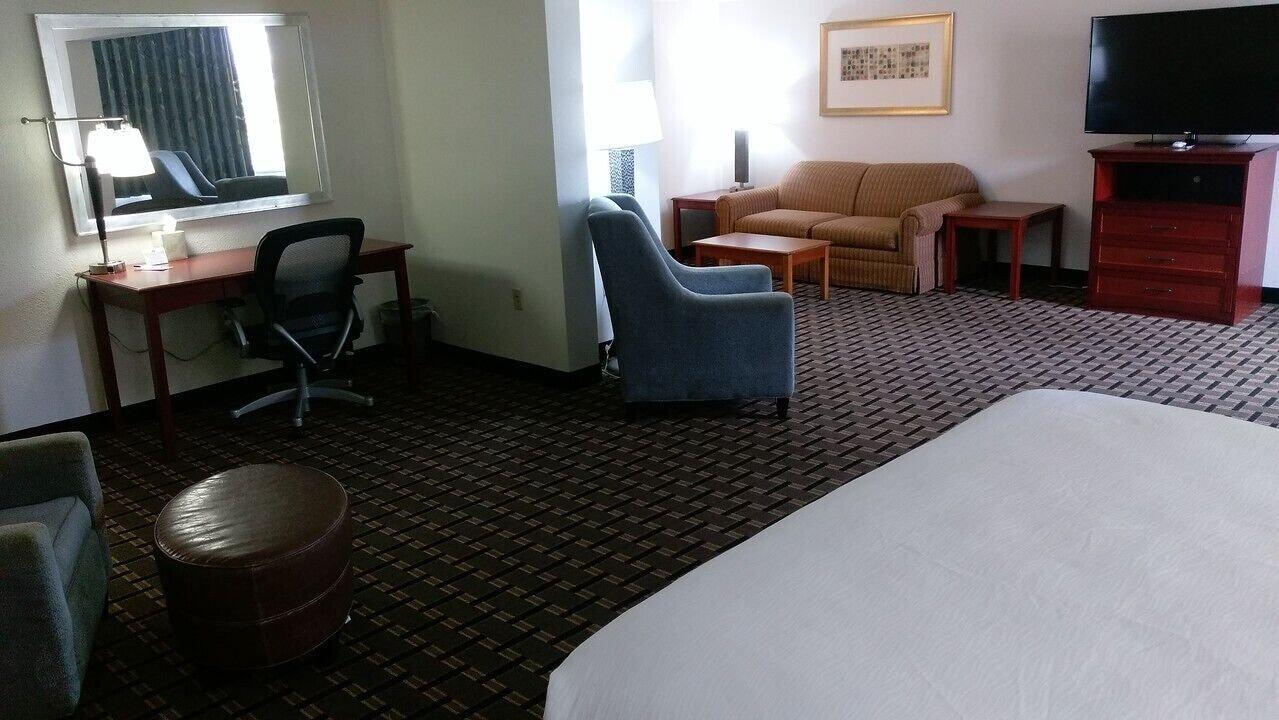 C3 Hotel And Convention Center Хастингс Экстерьер фото